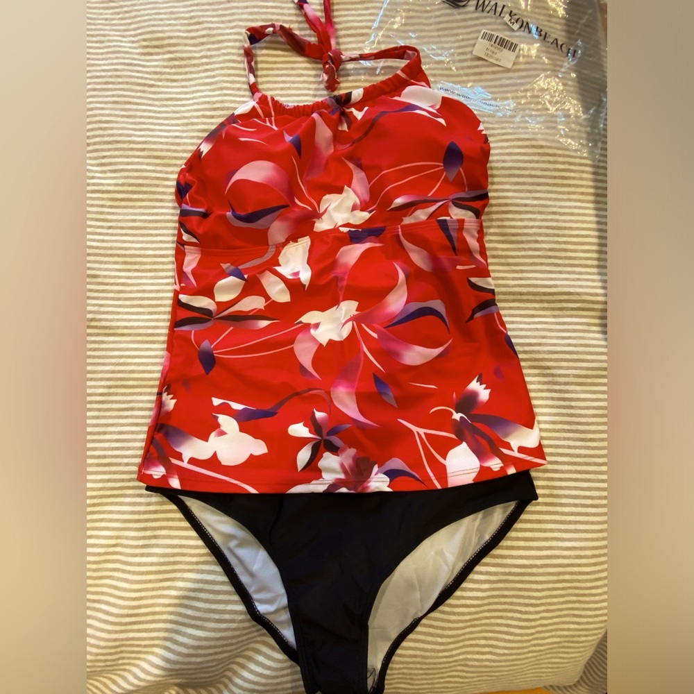 NWT tankini swim suit from WalkOnBeach.  Size M